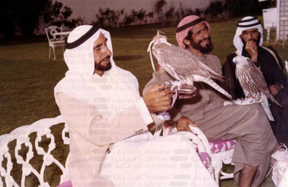 صدور عدد جديد وخاص من مجلة “الصقّار”باللغتين العربية والإنجليزية يحتفي بالشيخ زايد